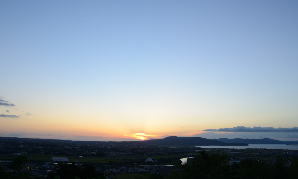 東光山から見る夕日
春分秋分のころ